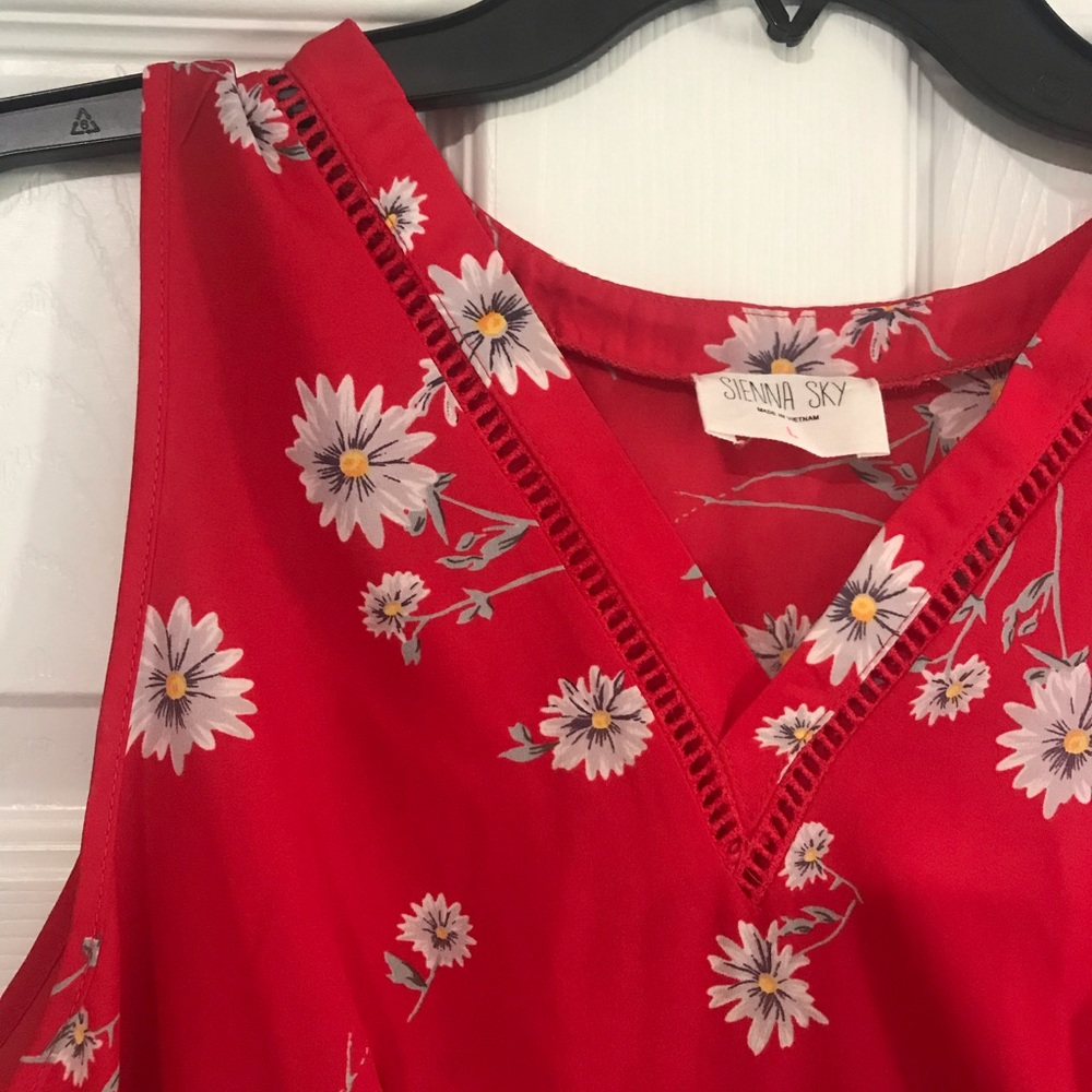 🌺TANK🌺 - Picture 2 of 3